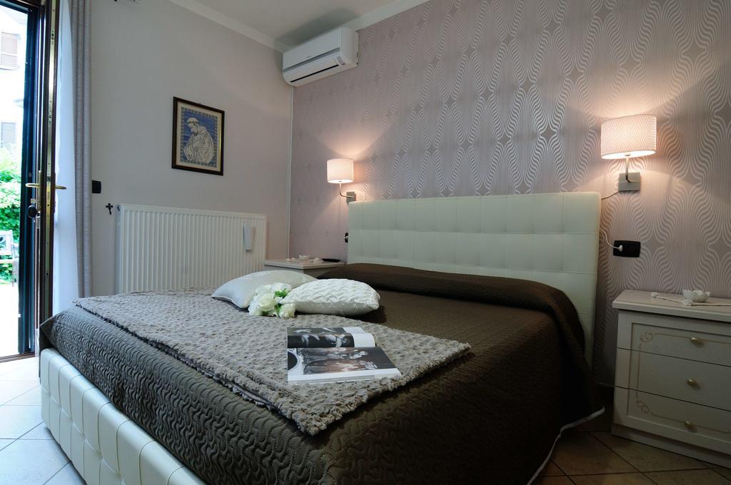 Residenza Cieloterra Guest House Ривоторто Екстериор снимка